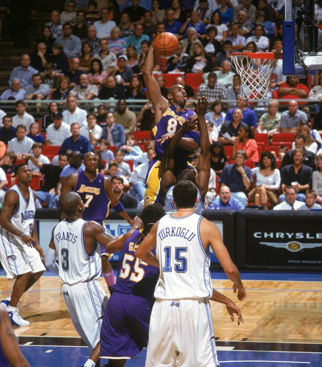 九游娱乐-阿扎伦卡意外战胜湖人，重返赛场引爆全场！比赛高潮迭起-九游娱乐